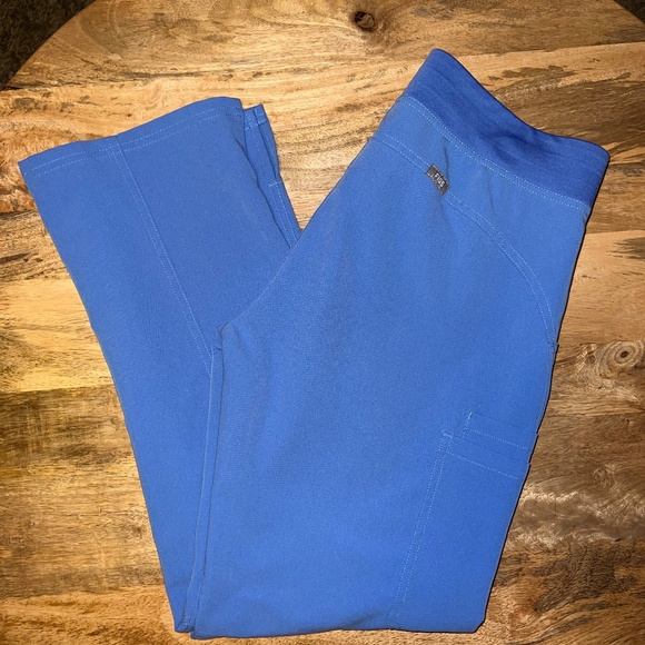 Figs Kade Cargo Scrub Pants - Picture 3 of 10